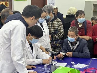 漢濱區(qū)新城社區(qū)衛(wèi)生服務(wù)中心開展重點(diǎn)人群健康體檢暨健康咨詢服務(wù)